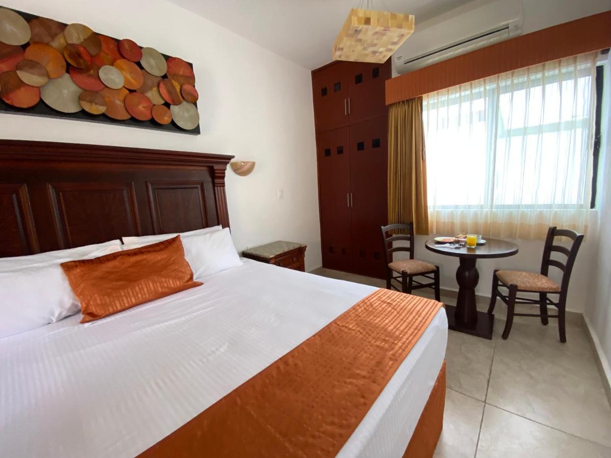 Hotel Las Golondrinas Playa del Carmen Exterior photo