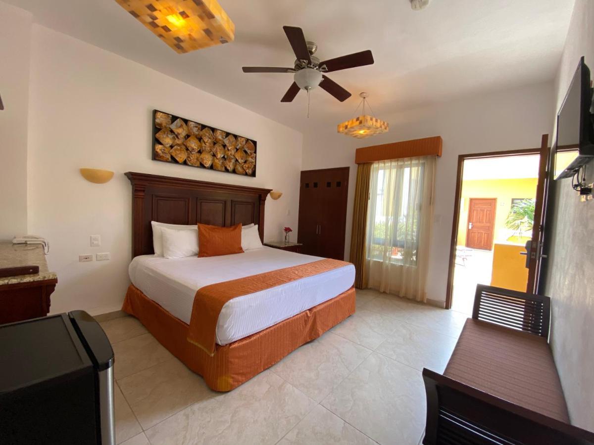 Hotel Las Golondrinas Playa del Carmen Exterior photo