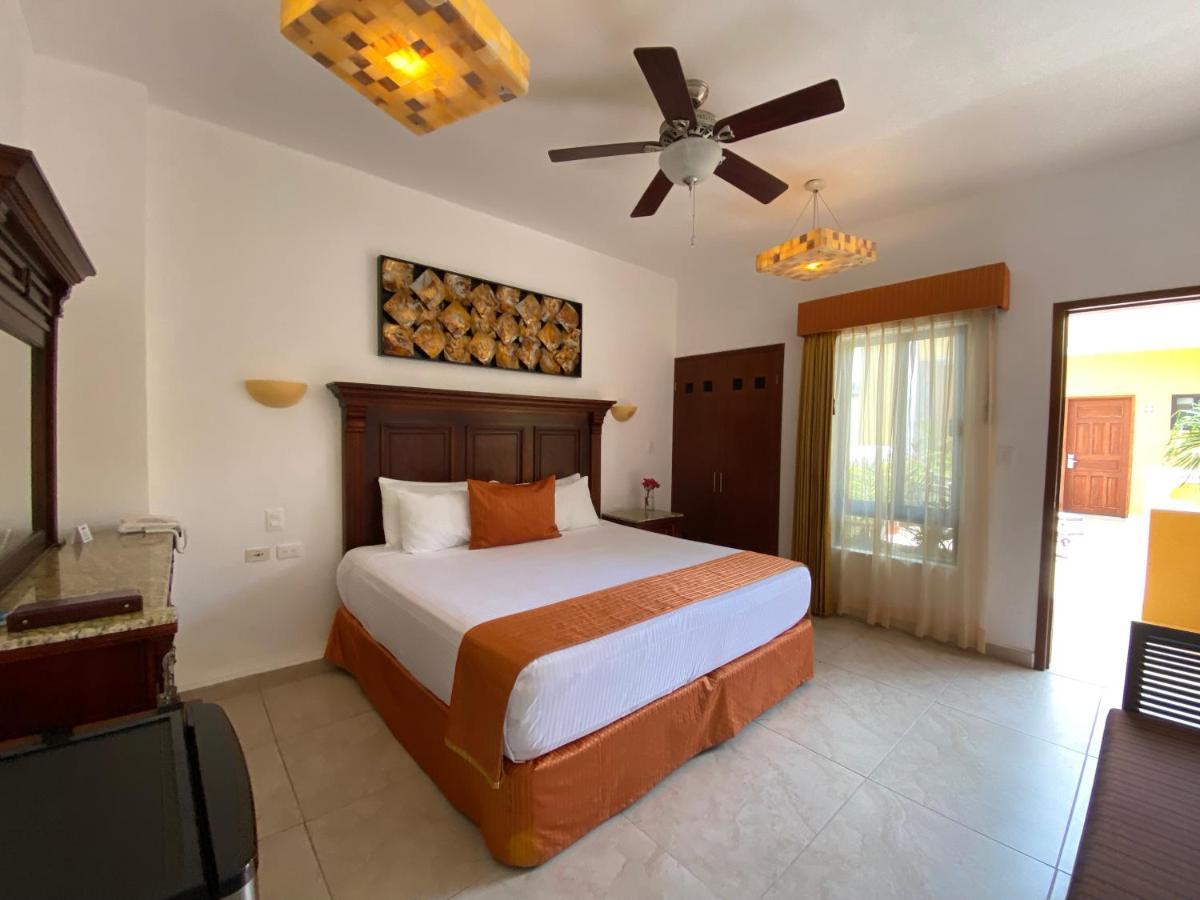 Hotel Las Golondrinas Playa del Carmen Exterior photo
