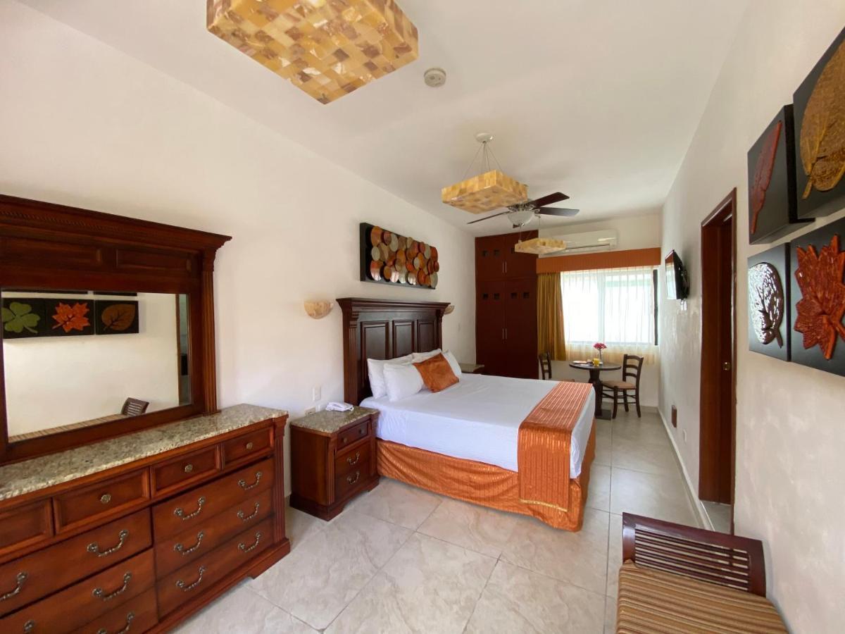 Hotel Las Golondrinas Playa del Carmen Exterior photo