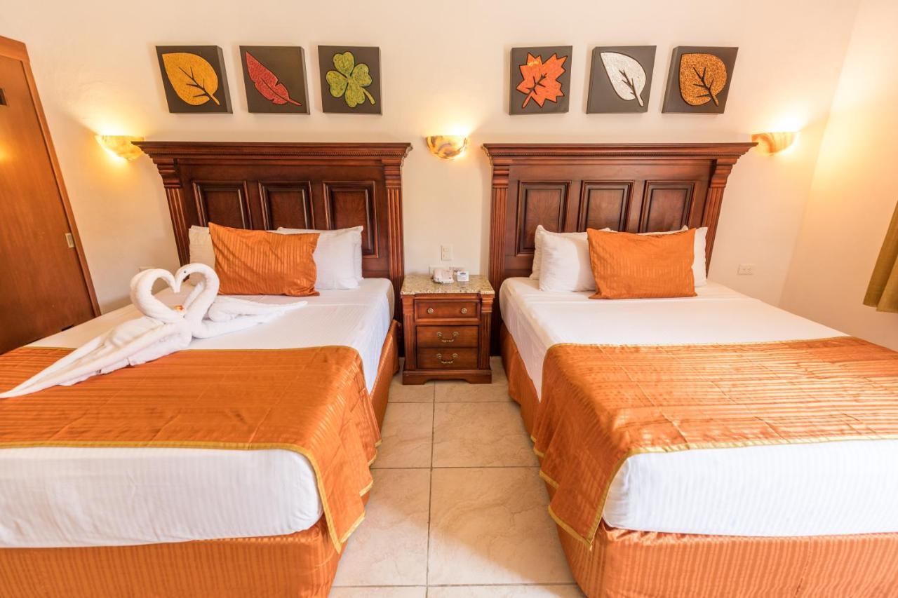 Hotel Las Golondrinas Playa del Carmen Exterior photo